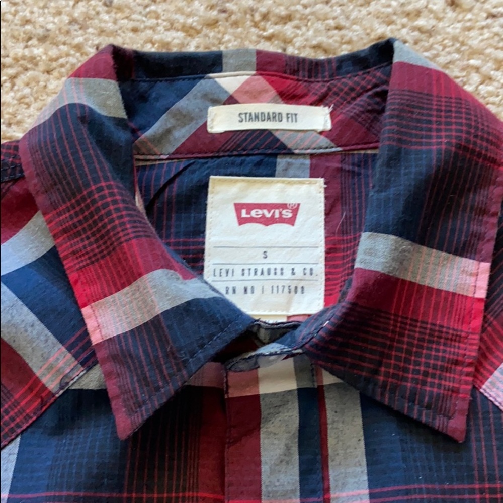 Levi’s button down - Picture 2 of 4